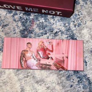 Jeffree star cosmetics, cavity high lighter pallet.